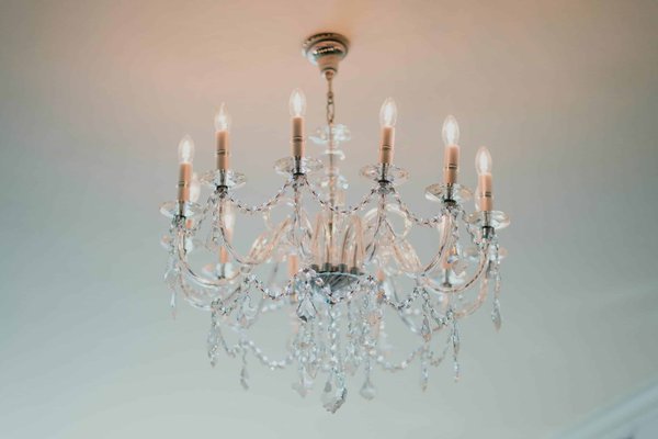 Comment choisir le lustre parfait pour illuminer votre intérieur